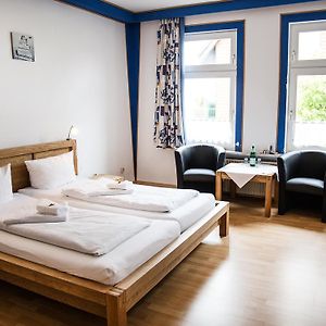 Zimmer mit Kingsize-Bett